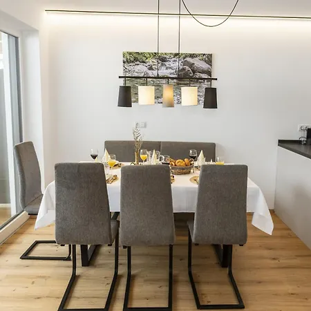 בית נופש Alpine With View & Garden